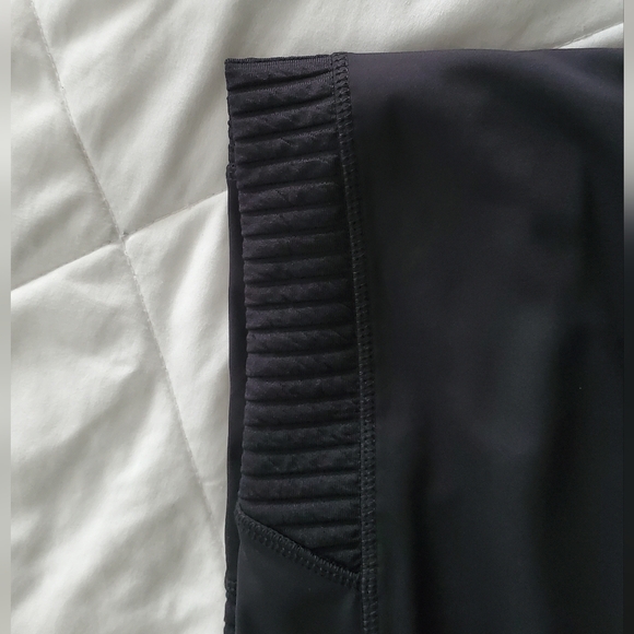 NWT Fabletics Moto Leggings 7/8 - Picture 4 of 5
